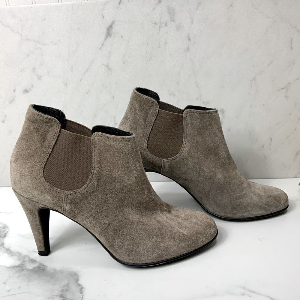 Bata Pelle Vera suede ankle booties